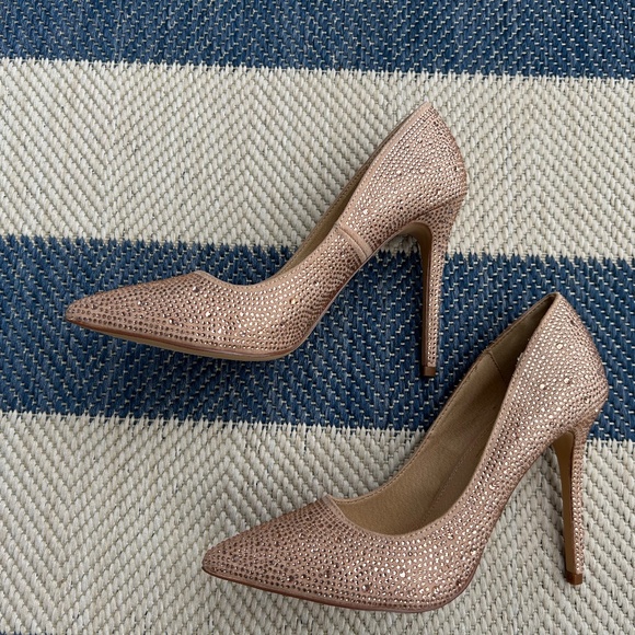 Olivia Ferguson Heels - Picture 2 of 4